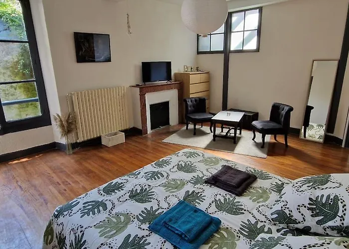 Spacieuse Maison De - Quartier Calme - 10 Personnes