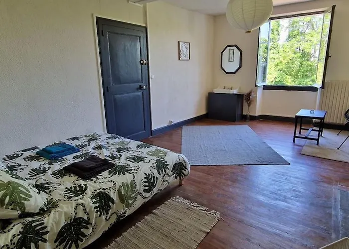 Spacieuse Maison De - Quartier Calme - 10 Personnes Βίλα